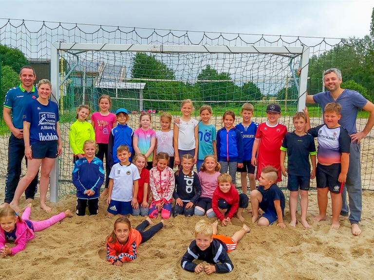 F-Jugend - Beachhandball, Stockbrot und Zeltübernachtung